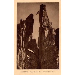 Carte postale ancienne Chamonix traversée des Clochetons de Plan-Praz