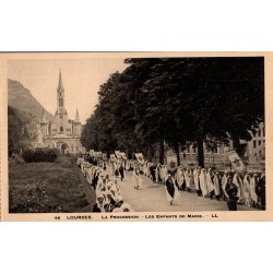 Carte postale ancienne Lourdes procession Les Enfants de Marie LL