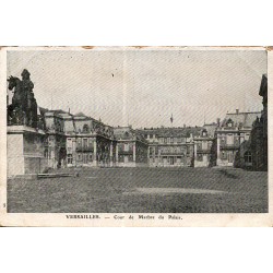 Carte Postale Ancienne - VERSAILLES - Cour de Marbre du Palais - Yvelines