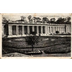 Carte postale ancienne Versailles Le Grand Trianon et les jardins