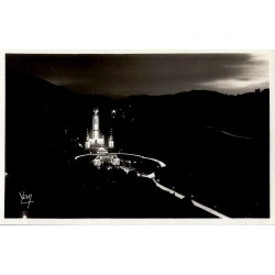 Carte postale ancienne Lourdes basilique nuit procession aux flambeaux