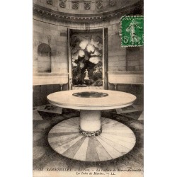Carte postale ancienne Rambouillet Le Parc Laiterie de Marie-Antoinette Table de Marbre