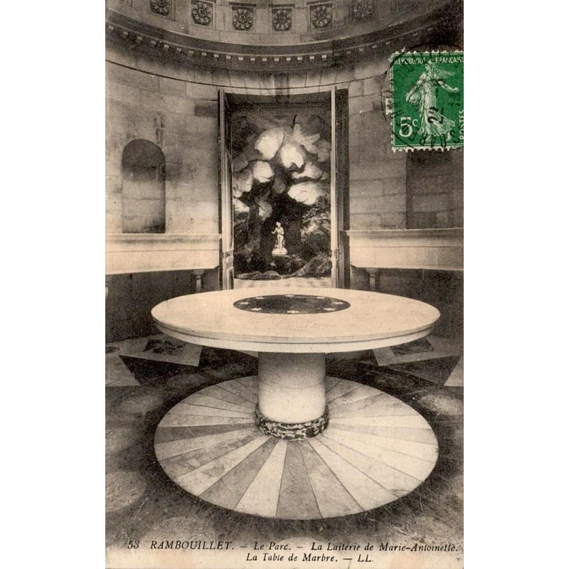Carte postale ancienne Rambouillet Le Parc Laiterie de Marie-Antoinette Table de Marbre