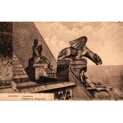 Carte postale ancienne d’Amiens montrant les chimères et gargouilles de la cathédrale Notre-Dame