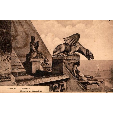 Carte postale ancienne d’Amiens montrant les chimères et gargouilles de la cathédrale Notre-Dame