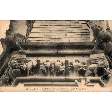 Carte postale ancienne d’Amiens montrant le couronnement de la tour nord de la cathédrale Notre-Dame