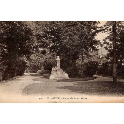 Carte postale ancienne d’Amiens dans la Somme montrant la statue de Jules Verne
