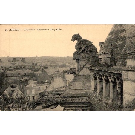 Carte postale ancienne d’Amiens dans la Somme montrant les chimères et gargouilles de la cathédrale Notre-Dame
