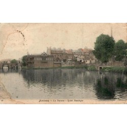 Carte postale ancienne d’Amiens dans la Somme montrant le Sport Nautique sur les bords de la Somme