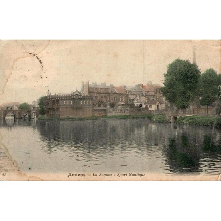 Carte postale ancienne d’Amiens dans la Somme montrant le Sport Nautique sur les bords de la Somme