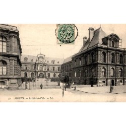 Carte postale ancienne d’Amiens dans la Somme montrant l’Hôtel de Ville
