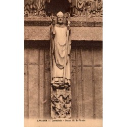 Carte postale ancienne d’Amiens dans la Somme montrant la statue de Saint Firmin à la cathédrale Notre-Dame