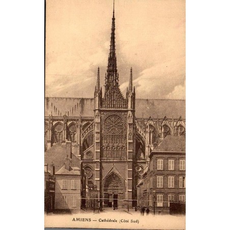 Carte postale ancienne d’Amiens dans la Somme montrant le côté sud de la cathédrale Notre-Dame

Title