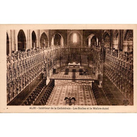 Carte postale ancienne d’Albi dans le Tarn montrant les stalles et le maître-autel de la cathédrale Sainte-Cécile