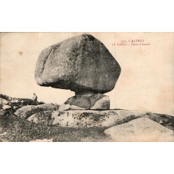 Carte postale ancienne de Castres dans le Tarn montrant la Peyro Clabado au Sidobre