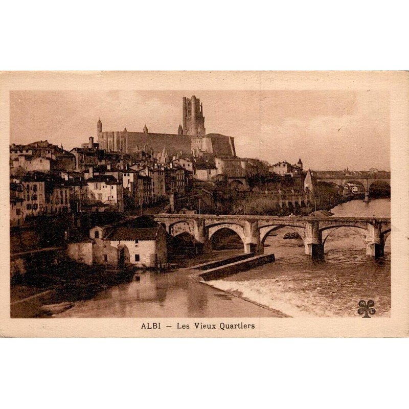 Carte postale ancienne d’Albi dans le Tarn montrant les vieux quartiers
