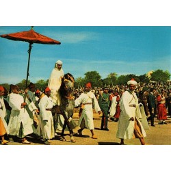 1012 - Le Maroc en Lumicolor - Rabat - S.M. Hassan II allant en cortège présider la prière du Vendredi