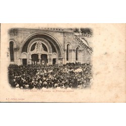 Carte postale ancienne Lourdes procession du pèlerinage national