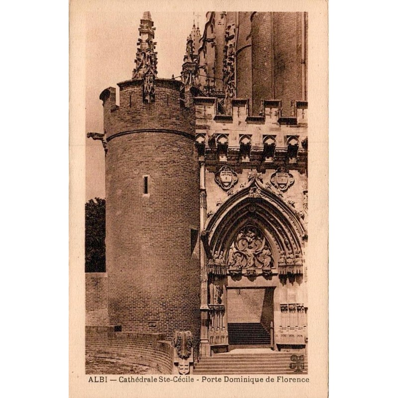 Carte postale ancienne d’Albi dans le Tarn montrant la porte Dominique de Florence de la cathédrale Sainte-Cécile
