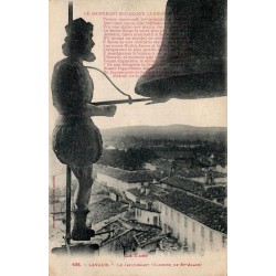 Carte postale ancienne de Lavaur dans le Tarn montrant le Jacquemart du clocher Saint-Alain