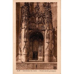 Carte postale ancienne d’Albi dans le Tarn montrant le portail d’entrée principale de la cathédrale Sainte-Cécile