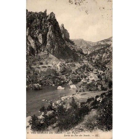 Carte postale ancienne des Vignes en Lozère montrant la sortie du Pas des Soucis dans les Gorges du Tarn