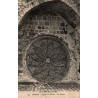 Carte postale ancienne de Cordes-sur-Ciel dans le Tarn montrant la rosace de l’église Saint-Michel