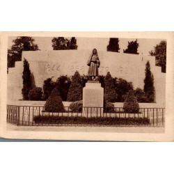 Carte postale ancienne Lourdes monument Sainte Bernadette