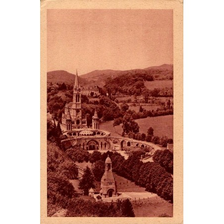 Carte postale ancienne Lourdes basilique et monument interallié