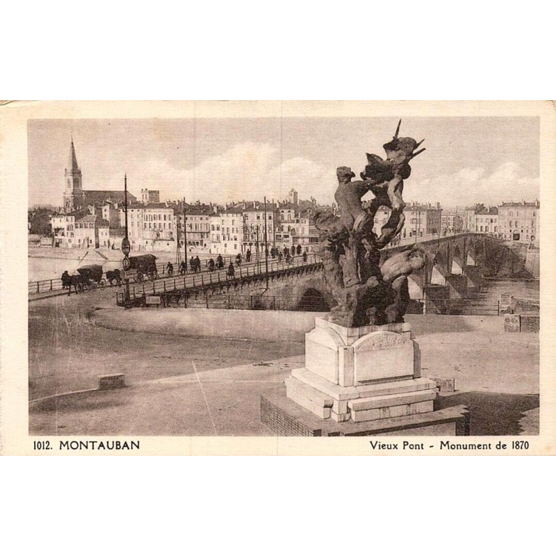 Carte postale ancienne Montauban Vieux Pont et Monument de 1870