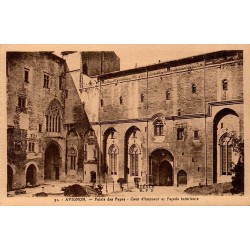 31 - AVIGNON - Palais des Papes -  Cour d'honneur et Façade intérieure