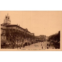 111 - AVIGNON - Place de l'Horloge et l'Hôtel de ville