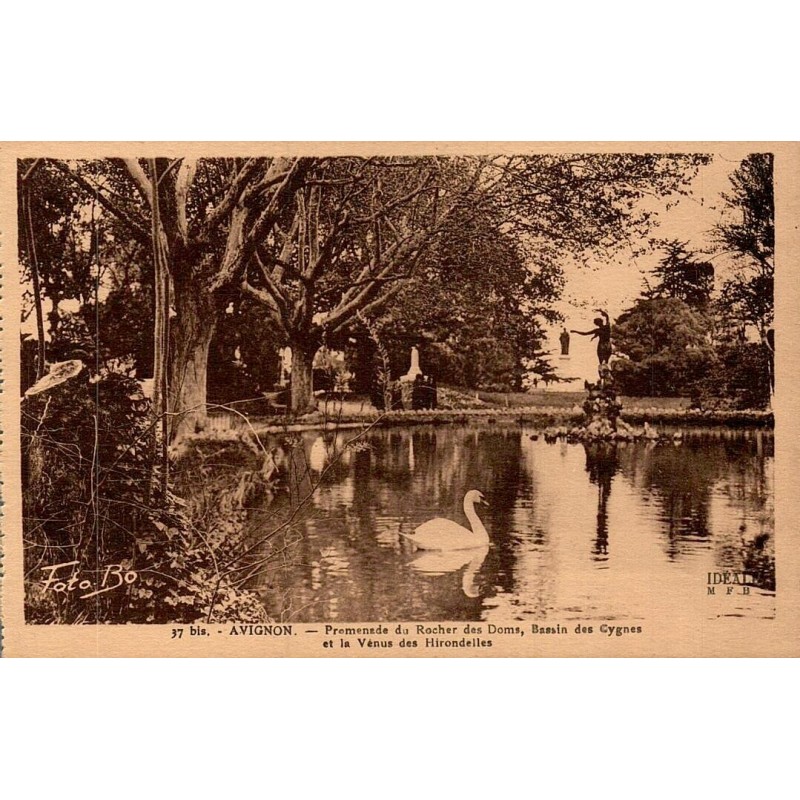 Carte postale ancienne Avignon Rocher des Doms Vénus aux Hirondelles