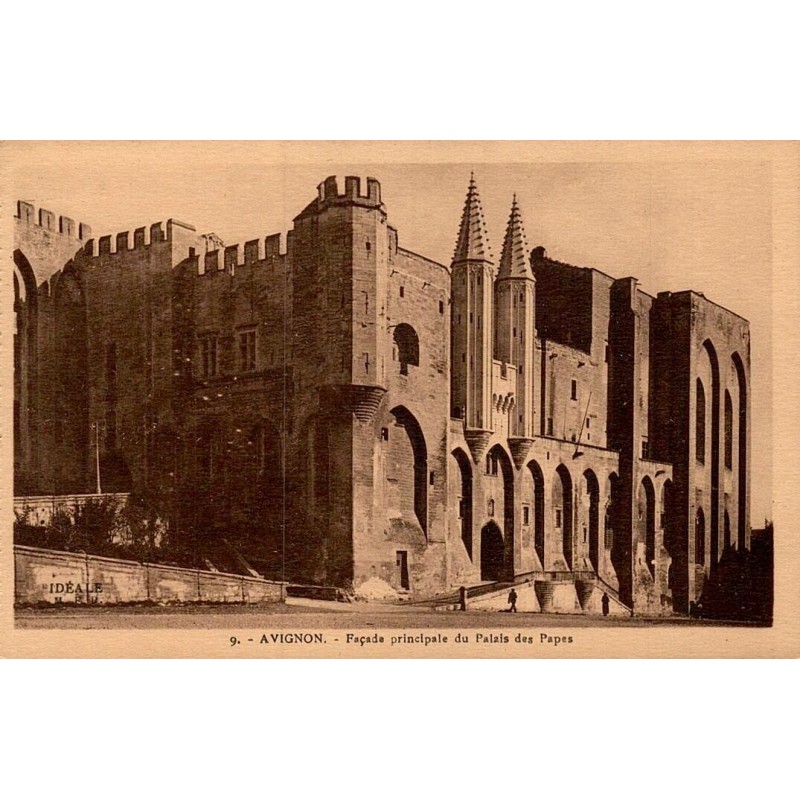 9 - Avignon - façade principale du Palais des Papes