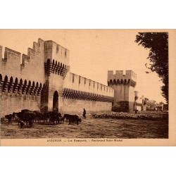 Carte postale ancienne Avignon Les Remparts Boulevard Saint-Michel