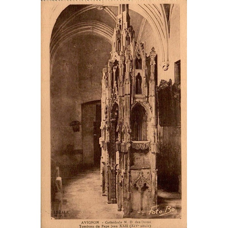 Carte postale ancienne Avignon Notre-Dame des Doms Tombeau du Pape Jean XXII