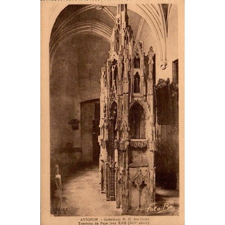 Carte postale ancienne Avignon Notre-Dame des Doms Tombeau du Pape Jean XXII