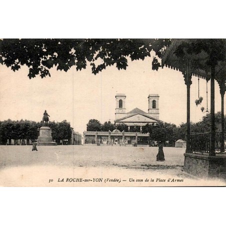 30 - LA ROCHE SUR YON (Vendée) - Un coin de la Place d'Armes