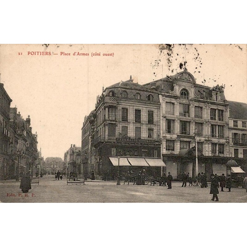 21 - POITIERS - Place d'Armes (Côté Ouest)