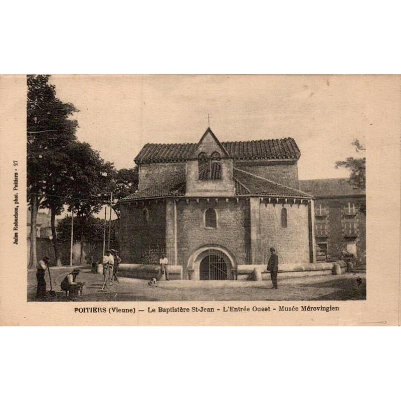 Carte postale ancienne Poitiers Baptistère Saint-Jean Entrée Ouest Musée Mérovingien