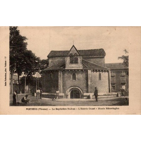 Carte postale ancienne Poitiers Baptistère Saint-Jean Entrée Ouest Musée Mérovingien