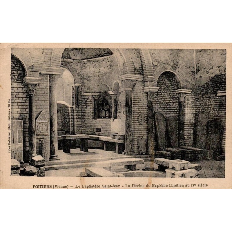 POITIERS ( Vienne) - Le Baptistère Saint Jean - La Piscine du baptême Chrétien au IVè siècle
