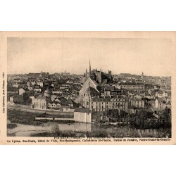 Carte postale ancienne Poitiers Vue d'Ensemble Lycée Sainte-Croix Hôtel de Ville