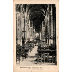 Carte postale ancienne Poitiers Église Notre-Dame-la-Grande nef centrale et chœur Vienne 86