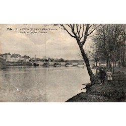 Carte postale ancienne Aixe-sur-Vienne Le Pont et les Grèves Haute-Vienne 87