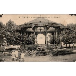 Carte postale ancienne Limoges Champs de Juillet Le Kiosque Haute-Vienne 87