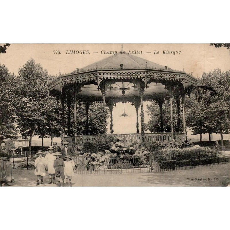Carte postale ancienne Limoges Champs de Juillet Le Kiosque Haute-Vienne 87