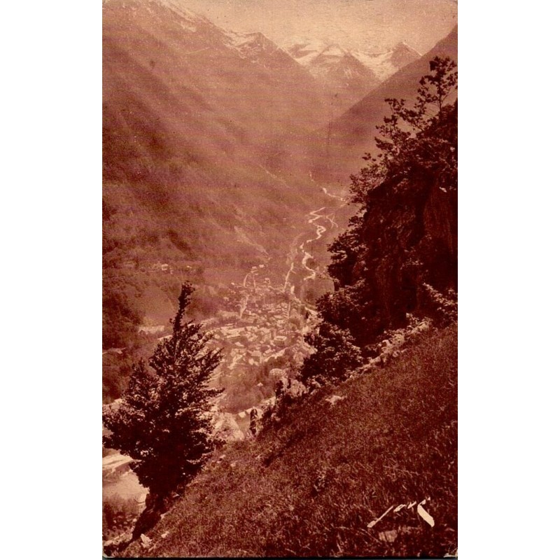 Carte postale ancienne Cauterets Hautes-Pyrénées vue à vol d’oiseau panoramique
