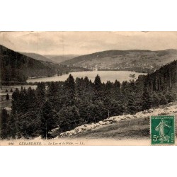 Carte postale ancienne Gérardmer le lac et la ville Vosges