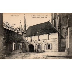 Carte postale ancienne Sens Yonne Maison de l’Œuvre incendiée en 1915